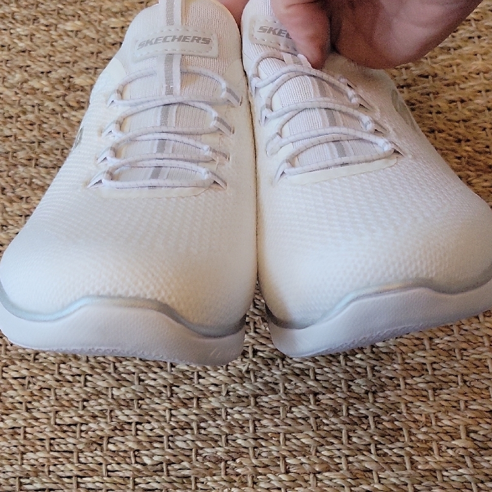 Skechers White and Silver Women's Sneakers Wide Fit Size 9.5 - Picture 3 of 9